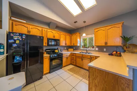 5484 Cedars Rd, Redding, CA 96001 photo 4