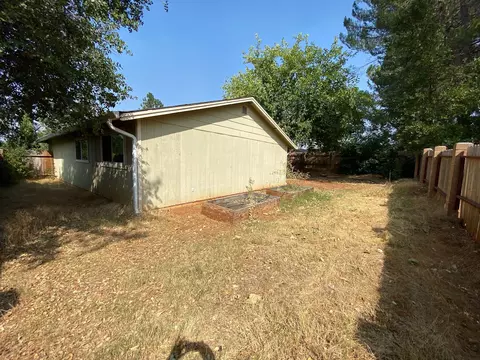 2233 Christian Ln, Redding, CA 96002 photo 11
