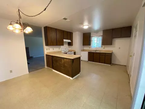 2233 Christian Ln, Redding, CA 96002 photo 2
