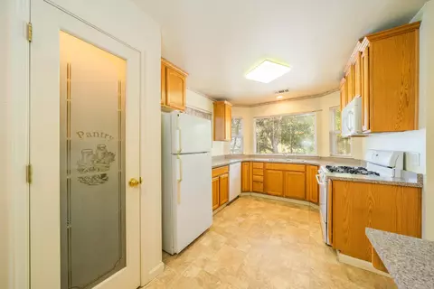 1582 Olive Ave, Redding, CA 96001 photo 9