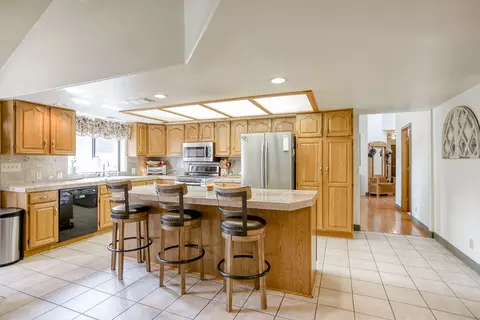 6741 Eastmont Dr, Redding, CA 96002 photo 9