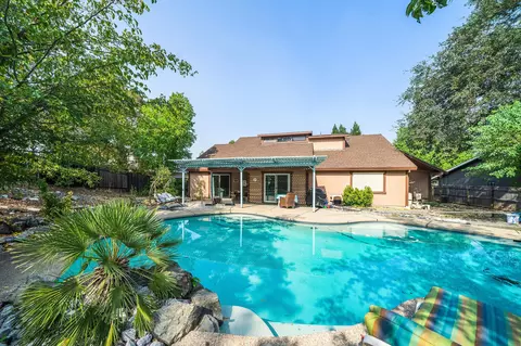 617 Country Oak Dr, Redding, CA 96003 photo 3