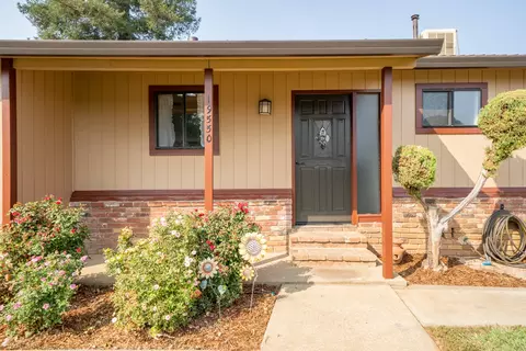 19550 Medo Vale Ln, Redding, CA 96002 photo 2