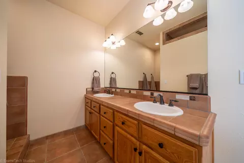 2177 Cadjew St, Redding, CA 96003 photo 32
