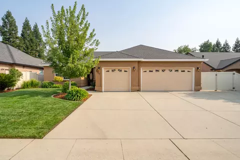 2177 Cadjew St, Redding, CA 96003 photo 3