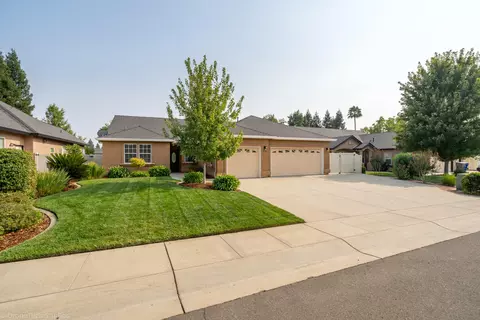 2177 Cadjew St, Redding, CA 96003 photo 2