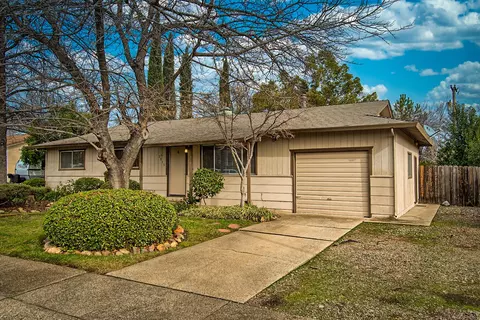 2510 Starlight Blvd, Redding, CA 96001 photo 2