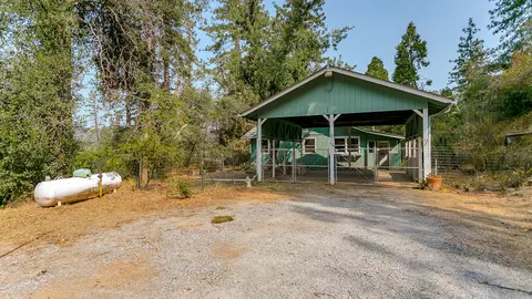 19929 Gardner Ln, Redding, CA 96003 photo 4