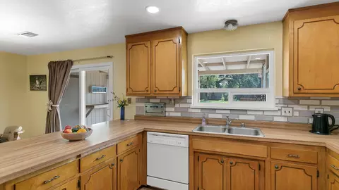 330 Newport Dr, Redding, CA 96001 photo 9