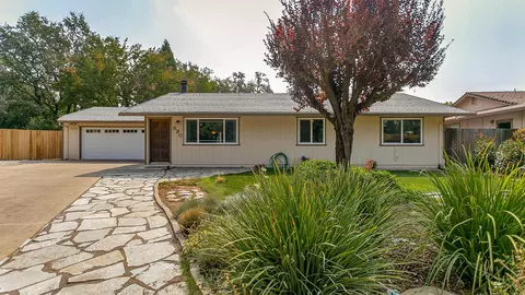 330 Newport Dr, Redding, CA 96001 photo 2