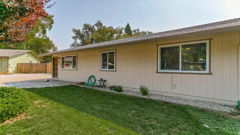 330 Newport Dr, Redding, CA 96001 photo 21