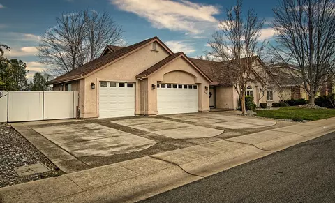 2405 Cumberland Dr, Redding, CA 96001 photo 3