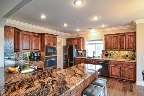 2405 Cumberland Dr, Redding, CA 96001 photo 6