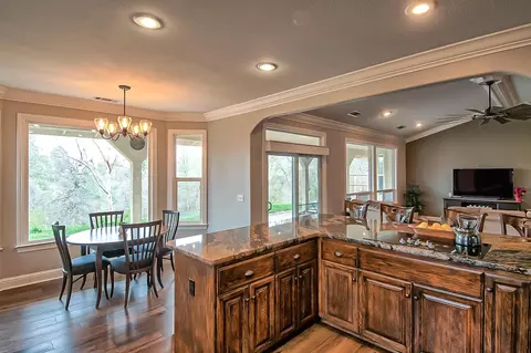 2405 Cumberland Dr, Redding, CA 96001 photo 8