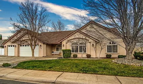 2405 Cumberland Dr, Redding, CA 96001 photo 1