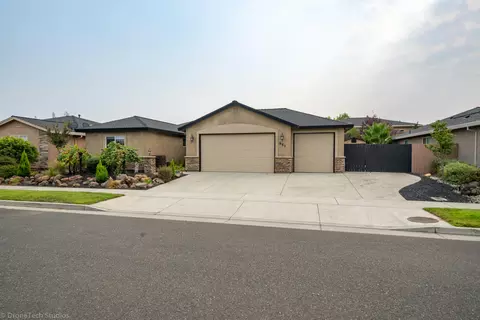 651 Rogue River Way, Redding, CA 96003 photo 3