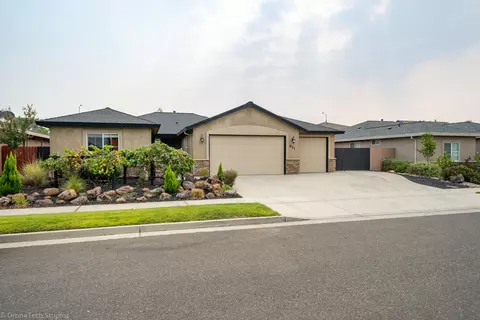 651 Rogue River Way, Redding, CA 96003 photo 1