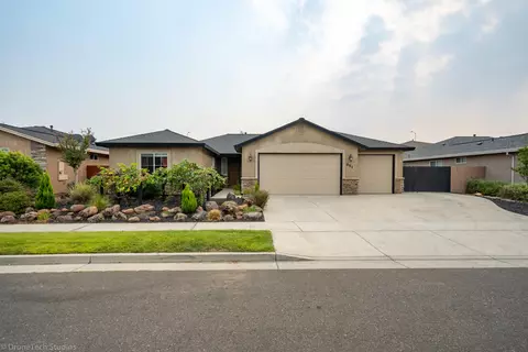 651 Rogue River Way, Redding, CA 96003 photo 2
