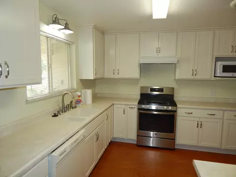 1029 Lorraine Dr, Redding, CA 96002 photo 3