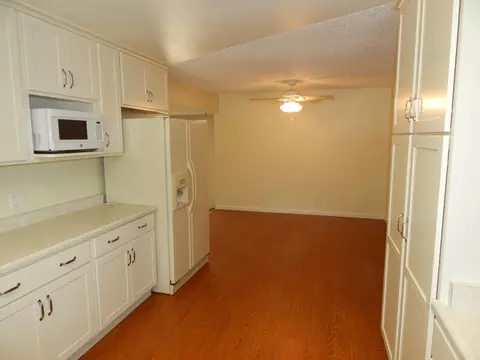 1029 Lorraine Dr, Redding, CA 96002 photo 4