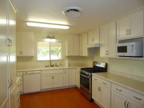 1029 Lorraine Dr, Redding, CA 96002 photo 2