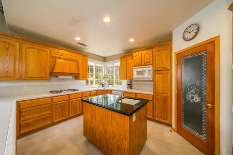 3127 Forest Hills Dr, Redding, CA 96002 photo 5