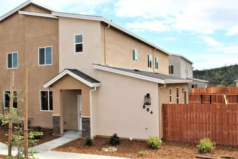 884 Congaree Ln, Redding, CA 96001 photo 1