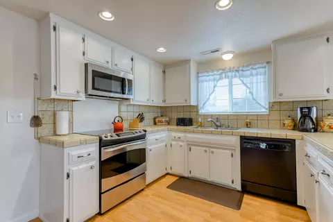 3401 Lagoon Dr, Redding, CA 96001 photo 15
