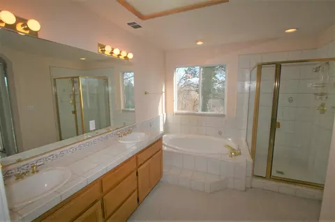 945 Hillsdale Ct, Redding, CA 96003 photo 5