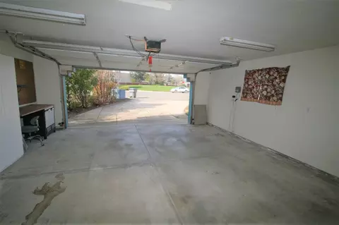 945 Hillsdale Ct, Redding, CA 96003 photo 55