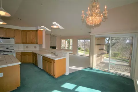 945 Hillsdale Ct, Redding, CA 96003 photo 3