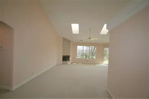 945 Hillsdale Ct, Redding, CA 96003 photo 10