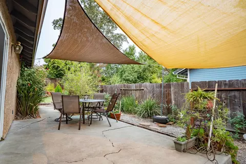 3954 Travona St, Redding, CA 96001 photo 3