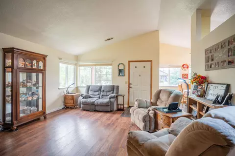 3954 Travona St, Redding, CA 96001 photo 9
