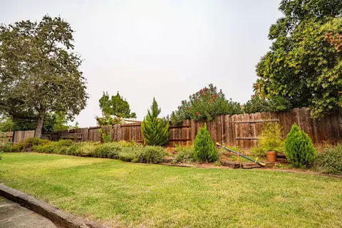 3954 Travona St, Redding, CA 96001 photo 4