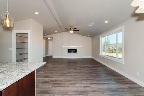 3425 Americana Way, Redding, CA 96003 photo 9