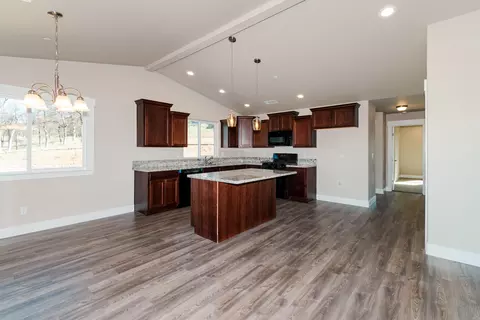 3425 Americana Way, Redding, CA 96003 photo 3