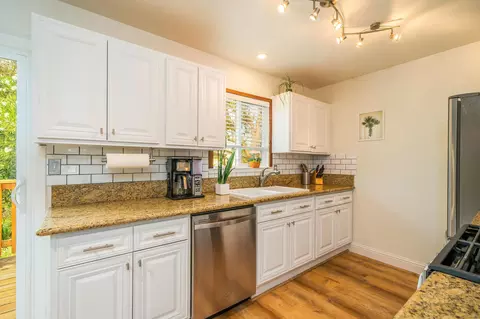 4510 Meadow Ln, Redding, CA 96001 photo 7