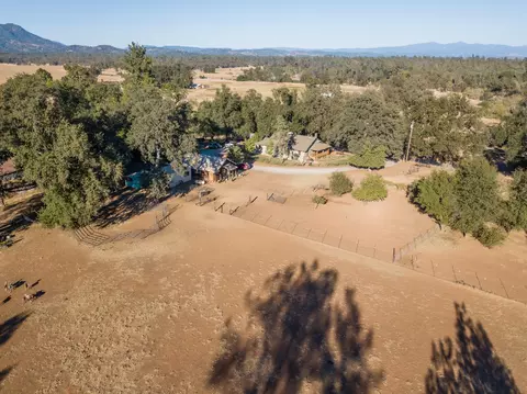 12350 Alpha Ln, Redding, CA 96003 photo 3