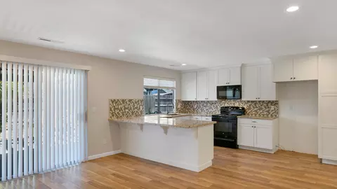 2755 Teal, Redding, CA 96001 photo 4