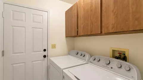 3326 Auburn Dr, Redding, CA 96001 photo 9