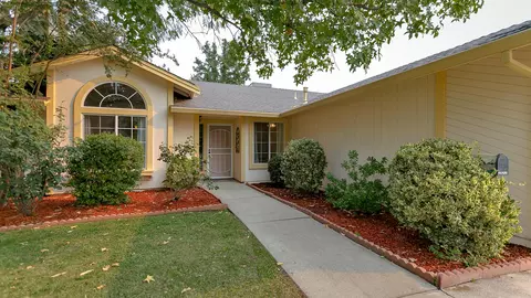 3326 Auburn Dr, Redding, CA 96001 photo 1