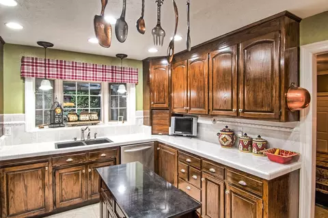 15594 Mountain Shadows Dr, Redding, CA 96001 photo 9