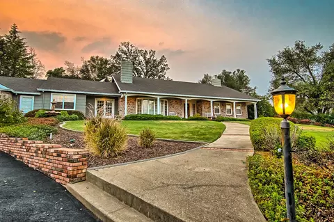 15594 Mountain Shadows Dr, Redding, CA 96001 photo 1