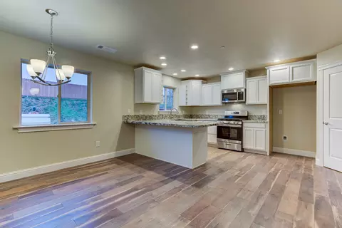 11371 Menlo Way, Redding, CA 96003 photo 9