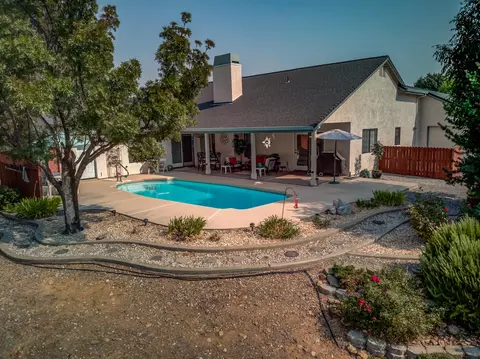 282 Shadowrun Ct, Redding, CA 96003 photo 2