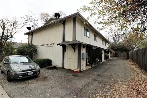 1060 East St, Redding, CA 96001 photo 1