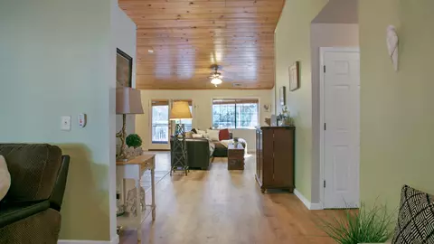 847 Country Oak Dr, Redding, CA 96003 photo 3
