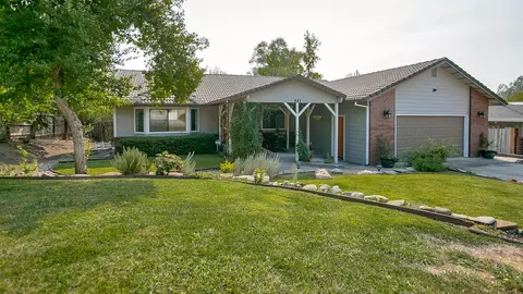 847 Country Oak Dr, Redding, CA 96003 photo 1