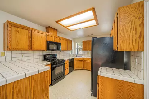 2110 Tiburon Dr, Redding, CA 96003 photo 4